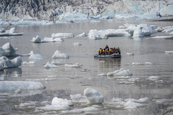 Boats with tourists in the glacier lagoon, ice lagoon Fjallsárlón, ice floes in front of glacier