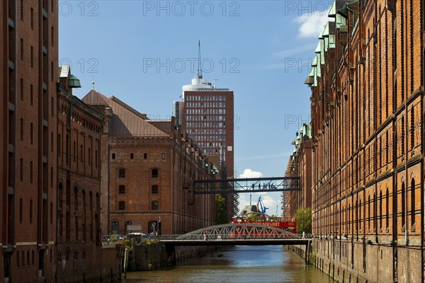 View from Kibbelsteg into Brooksfleet, Speicherstadt, Hamburg, Germany, Europe