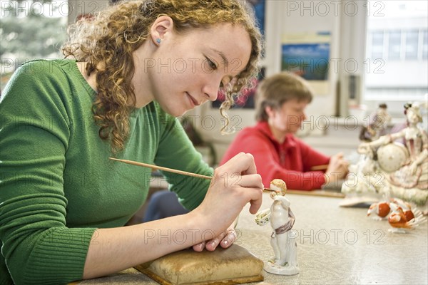 Painting Meissen porcelain