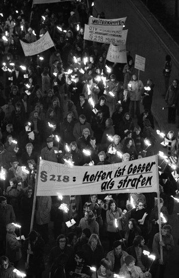 The woman's protests of the SPD, DGB and DKP against the abortion paragraph 218 on 26.2.1975 in