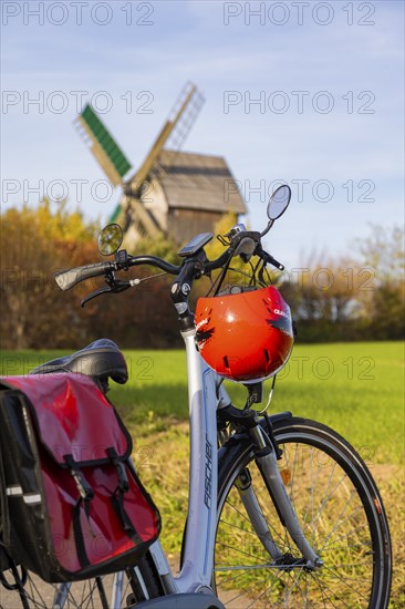 Symbolic image Resting at the Schkortitz windmill on an e-bike tour in the Leipzig countryside