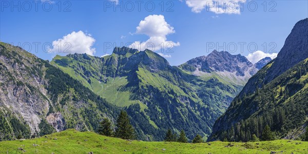 Panorama from Riefenkopf, 1748m to Laufbacher-Eck-Weg, Schneck, 2268m, Himmelhorn, 2113m, Großer