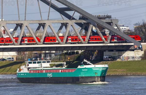 Freighter on the Rhine near Düsseldorf, regional railway, railway bridge near Düsseldorf-Hamm