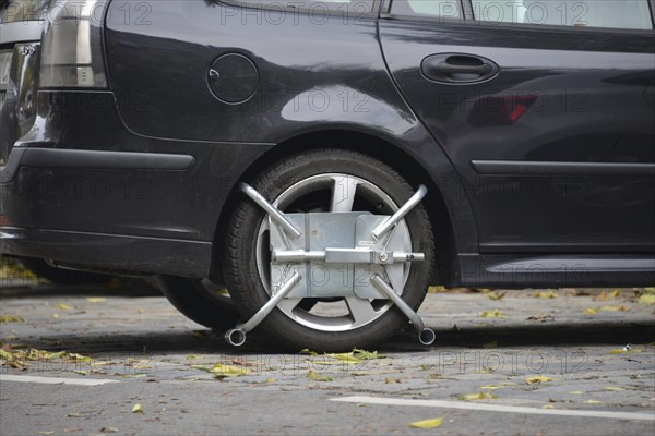 Wheel clamp created at KFZ Wien Austria