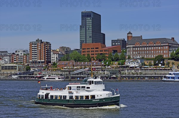 Europe, Germany, Hanseatic City of Hamburg, St. Pauli, Landungsbrücken, Elbe, view across the Elbe