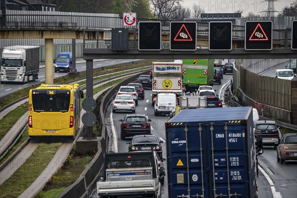 Traffic jam on the A40 motorway, Ruhrschnellweg, in Essen, traffic disruption in the direction of