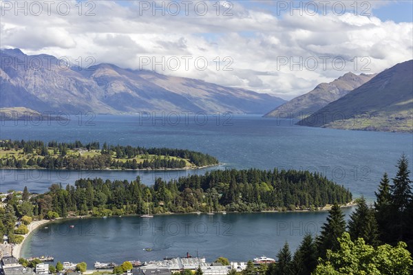 Lake Wakatipu, Queenstown, Otago, New Zealand, Oceania