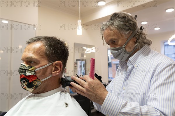 Hairdressing salon in Essen-Rüttenscheid, first customer after 6 weeks, shop closed due to Corona,