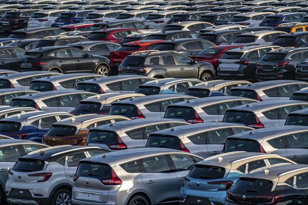 Car terminal in the Logport I inland port, in Duisburg on the Rhine, vehicle handling of new cars,