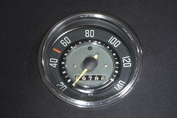 Speedometer, analogue, VDO company