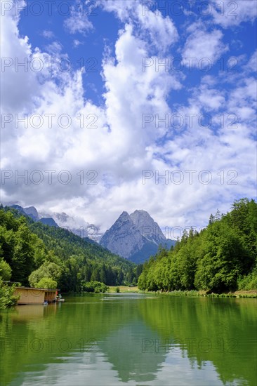 Riessersee near Garmsch-Partenkirchen in front of the Waxensteinen, Upper Bavaria, Bavaria,