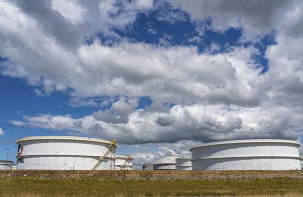 Vopak Terminal Botlek, over 190 large tanks Logistics for various mineral oil products such as