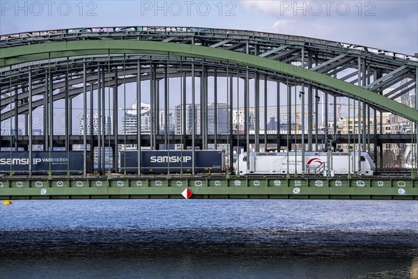 Railway Elbbrücken, at Elbbrücken station, spanning the Norderelbe, goods train, in the background