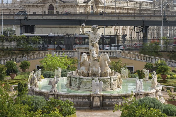 Fountain of Neptune around 1900, in the garden of the Villa del Principe, behind harbour with