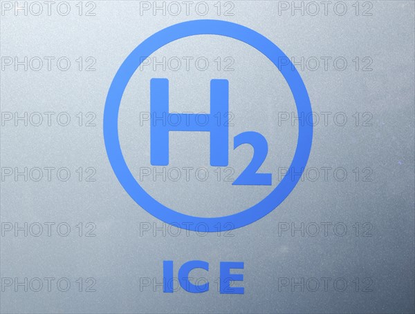 Logo of a hydrogen combustion engine, H2-ICE, on an IVECO lorry, Hanover, 18/09/2024, Hanover,