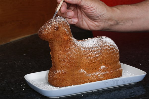Swabian cuisine, baking, preparation of Easter lamb, baked dough, painting the eye, brush, sweet