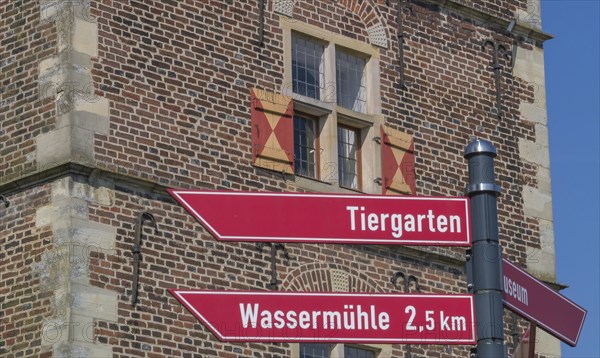 Signpost at Raesfeld moated castle, Münsterland, North Rhine-Westphalia, Germany, Europe
