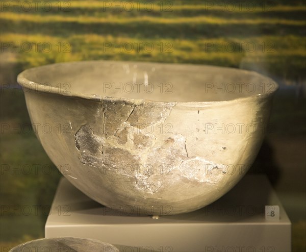 Close up of neolithic pottery cooking bowl rom Woodhenge. With permission of Wiltshire Museum,