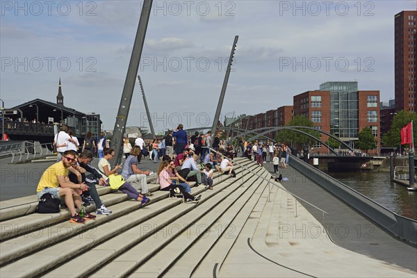 Europe, Germany, Hamburg, Elbe, Baumwall and new Elbe promenade on the waterfront, view to