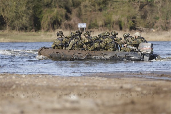 Czech soldiers cross the Elbe in an inflatable boat as part of the military exercise 'Wettiner