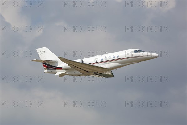 A Cessna Citation Latitude private jet aircraft of Netjets with the registration number N525QS at