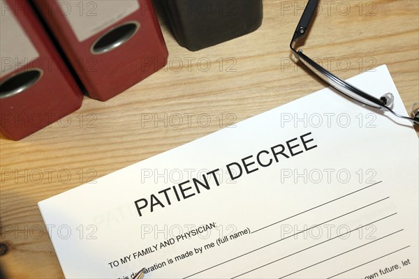 Symbolic image: Healthcare proxy, living will in English on a desk