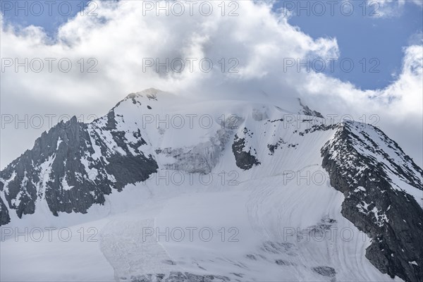 Glaciated mountain peak Großer Möseler, glacier Furtschaglkees, Berliner Höhenweg, Zillertal Alps,