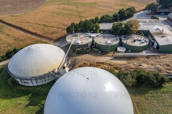 Biogas plant, gas storage, with dome, fermenter tanks for the fermentation process, use of solid