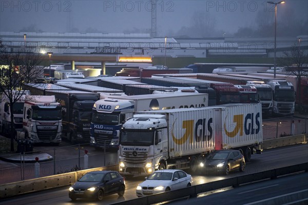 Heavy traffic on the A2 at the Bottrop-Süd service area, overcrowded lorry parking in the evening,