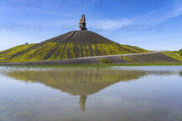 Rheinelbe spoil tip in Gelsenkirchen, 100 metre high spoil tip, landscape park, with the sculpture
