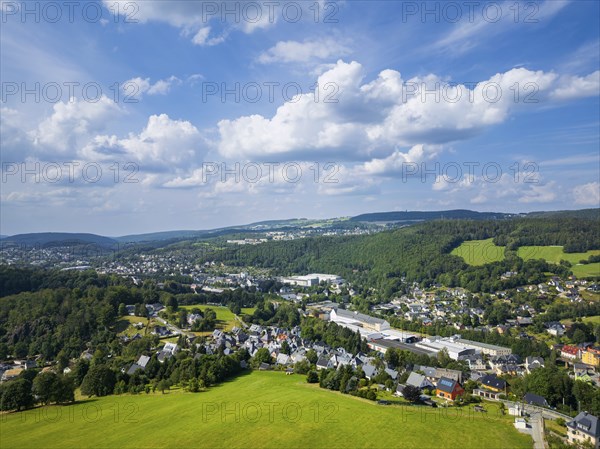 Schwarzenberg/Erzgeb. is a large district town in the Erzgebirge district of Saxony. Built in the
