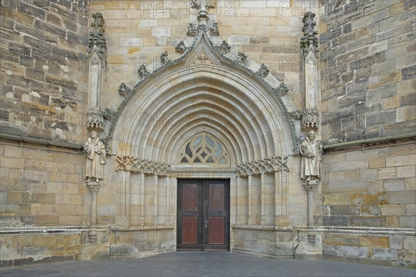 Portal with sculptures Martin Luther, Philipp Melanchthon, Margarethenkirche, church portal,