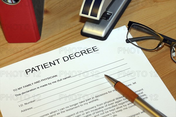 Symbolic image: Healthcare proxy, living will in English on a desk