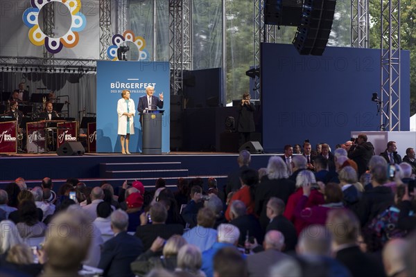 Elke Büdenbender (woman of the Federal President) and Frank-Walter Steinmeier (President of the
