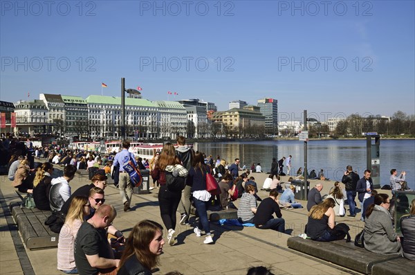 Europe, Germany, Hamburg, City, Inner Alster Lake, Lunch break on the Alster terrace, Jetty,