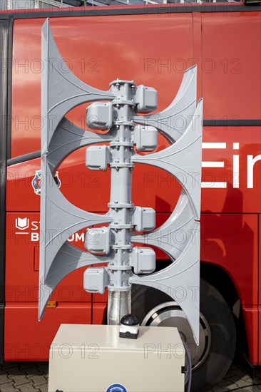 Electronic siren for civil protection