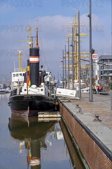 New harbour, harbour basin, harbour district, residential buildings, office buildings, marina and