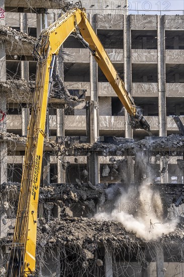 Construction site on Haroldstraße, demolition of a former office building, after complete gutting