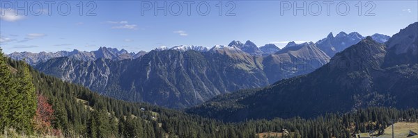 Autumn in the Allgäu, mountain panorama from Fellhorn 2037m, on Höfats, 2259m, Öfnerspitze, 2576m,