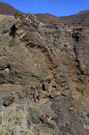 Igneous dyke geological intrusive structure, formation, Jandia peninsula, Fuerteventura, Canary