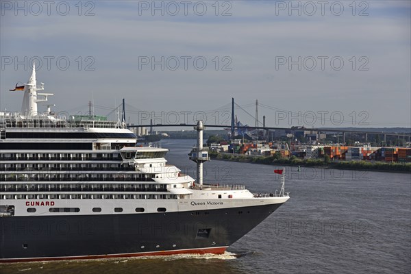 Europe, Germany, Hanseatic City of Hamburg, Elbe, harbour, bow of the passenger ship Queen