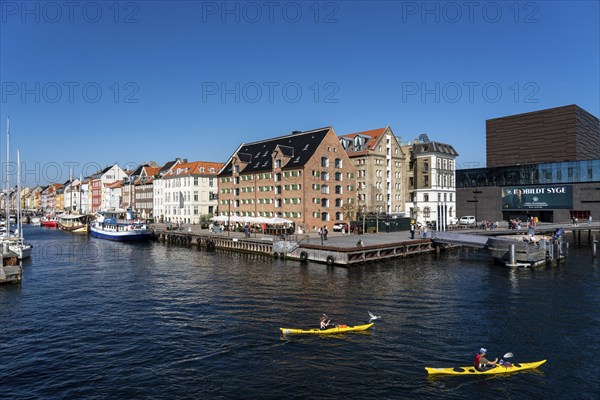 Nyhavn, in the Frederiksstaden district, Skuespilhuset theatre, harbour district with houses over