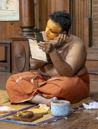Kathakali dancer applying make-up, Fort Kochi, Cochin, Kerala, India, Asia