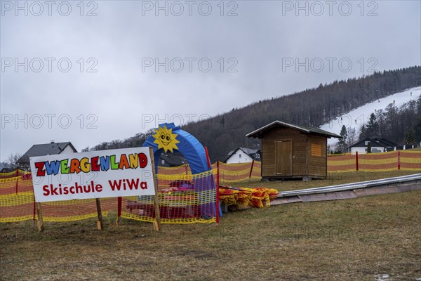Ski school, without snow, beginner ski area Ritzhagen, operated with artificial snow, from snow