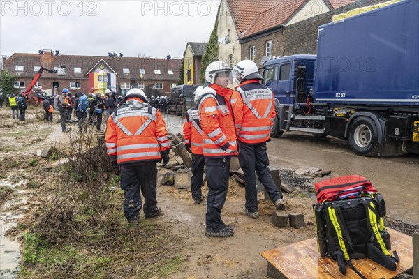2nd day of the eviction of the Lützerath hamlet, occupied buildings of the former farm, by climate