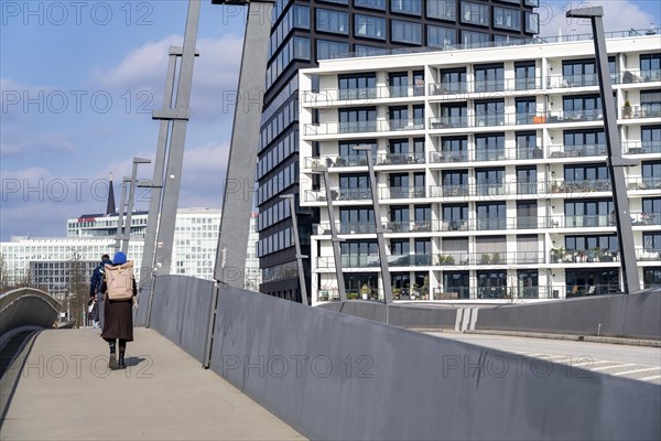 Baakenhafen bridge over the Bakenhafen harbour, residential building, Hafencity Hamburg, new