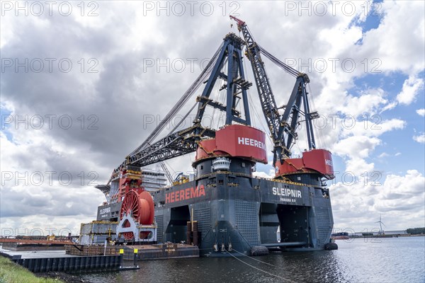 Petroleumhaven, the largest floating crane in the world, Heerema Sleipnir, from Rotterdam,