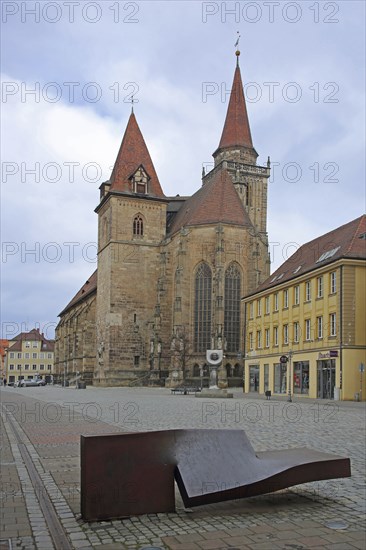 Sculpture Horizontal Development by Thomas Röthel 2004 and Martin-Luther-Platz with St. Johannis