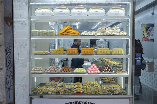 Pasteleria Ayub, pastry shop, baklava, Barcelona, Catalonia, Spain, Europe