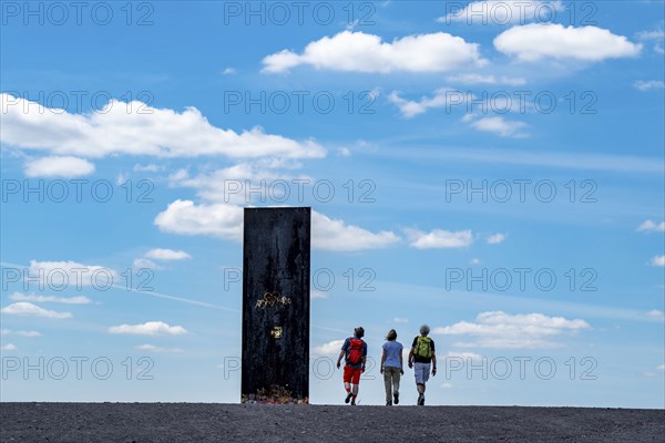 Hiker, Spaziergänger, sculpture by Richard Serra, Bramme for the Ruhr area on the Schurenbach spoil